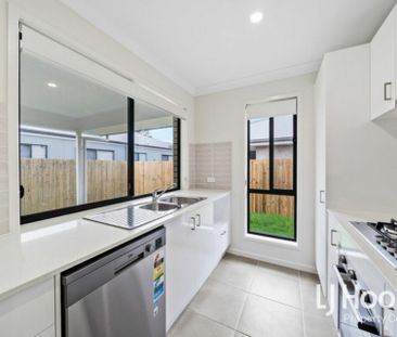 Exceptional Location - Just 6 Minutes to Train Station & 7 Minutes ... - Photo 4