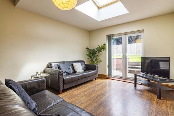 6 bedroom house to rent - Photo 1