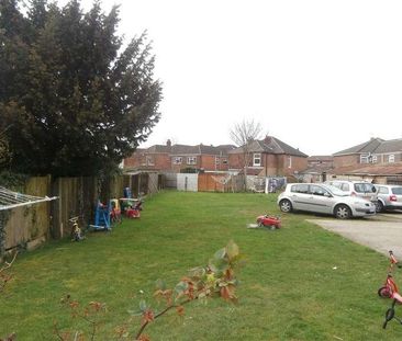 Manor Park House, Bullar Road, Southampton, SO18 - Photo 2