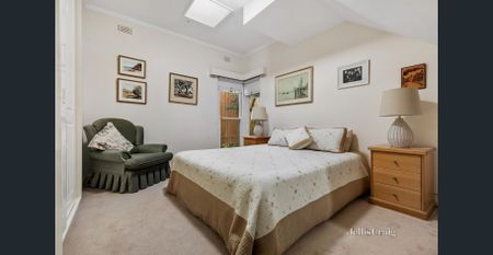 Expansive Family home in esteemed neighbourhood - Photo 4