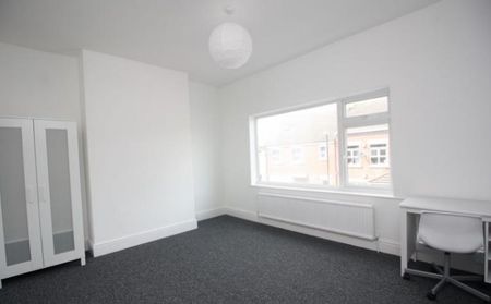 4 bedroom terraced house to rent - Photo 3