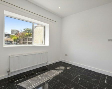 Straight Road, Romford, RM3 - Photo 5