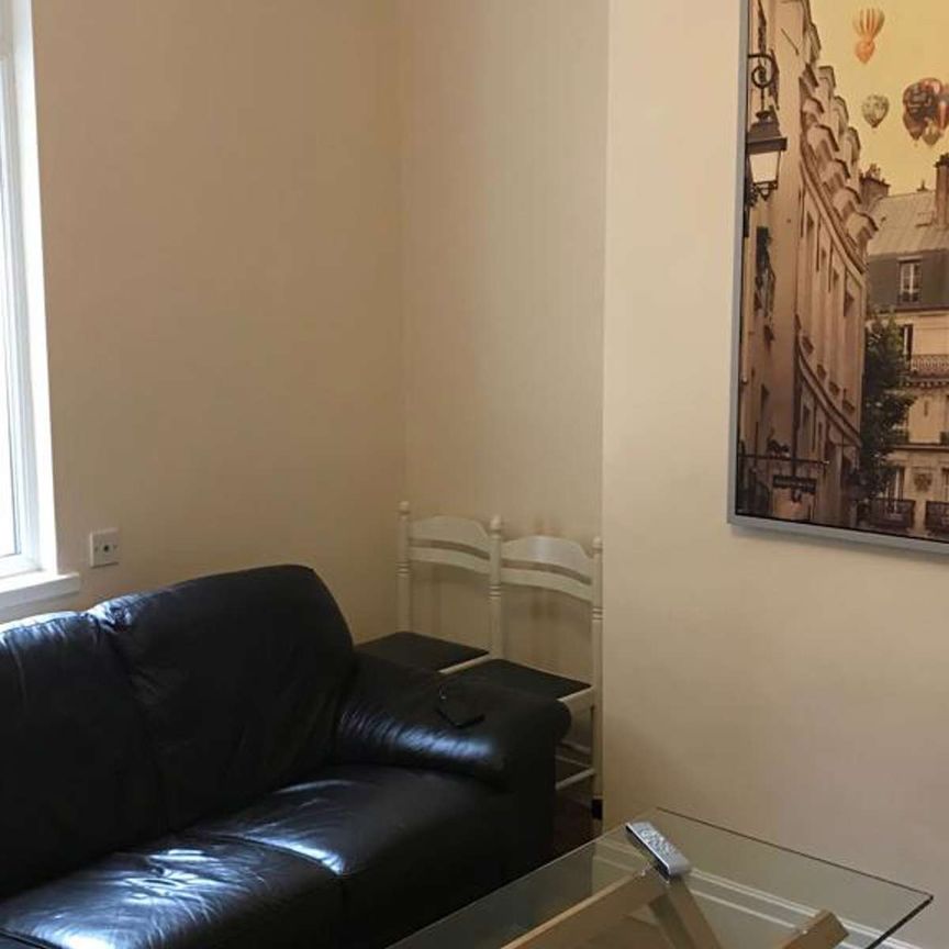 Lovely 4 Bedroom House Share close to Memorial Hospital and Darlington Town Centre Room 3 - Photo 1