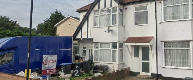 Frederick Crescent, Enfield EN3, London - Photo 1