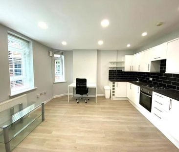 3 bedroom ground floor flat to rent - Photo 3