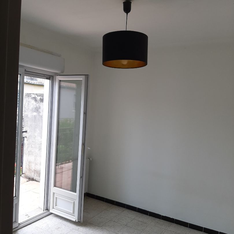 ORANGE 984, - Photo 1