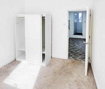 1 bedroom in a flat share to rent - Photo 4