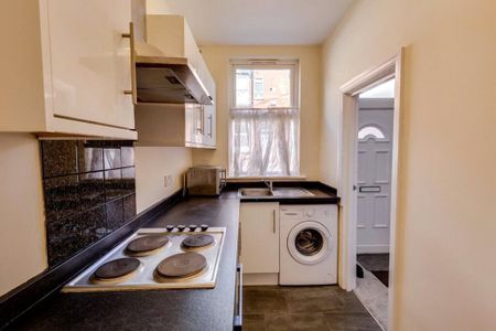 property to rent Aviary Place, Leeds, West Yorkshire, LS12 - Photo 2
