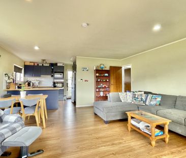 2 BEDROOM - GARAGE - FULLY FENCED - Photo 2