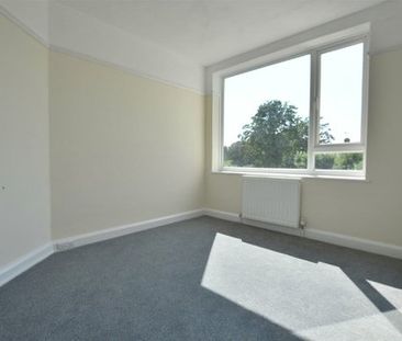 Meath Green Lane, Horley, RH6 - Photo 3