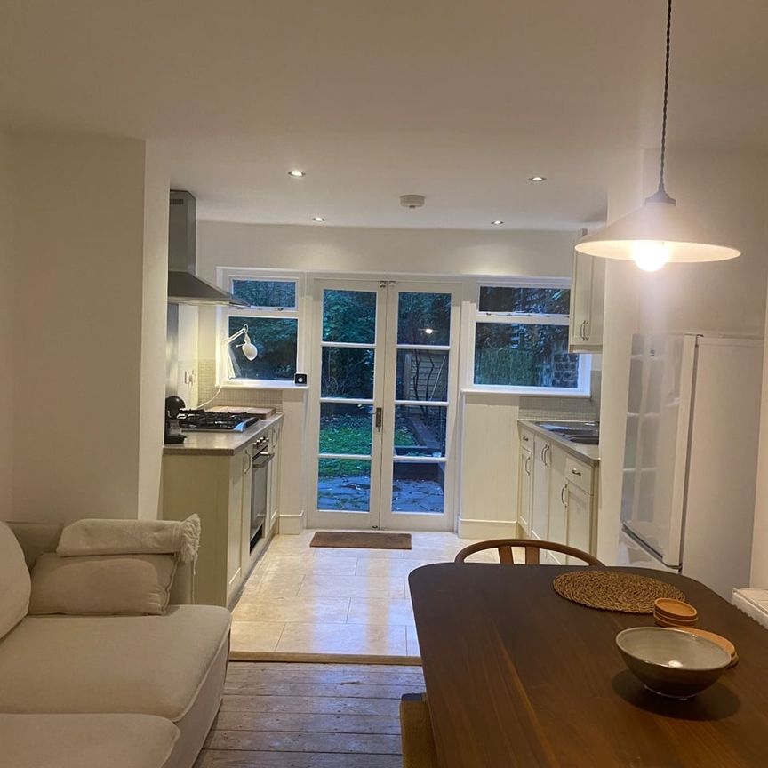 1 Bed Flat, Aubert Road, N5 - Photo 1