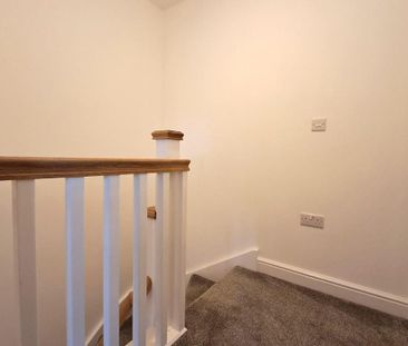 2 bedroom semi-detached house to rent - Photo 6