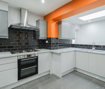 6 bedroom terraced house to rent - Photo 1