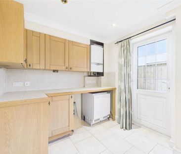 4 bedroom detached house to rent - Photo 2