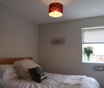 2 bedroom flat to rent - Photo 2