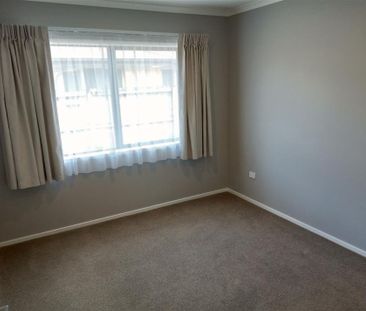 Lovely two bedroom town house - Photo 1