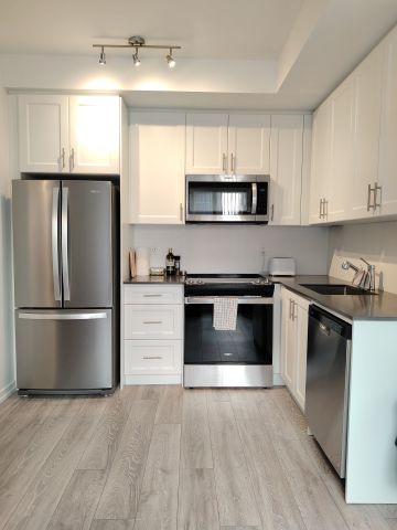 For Lease - 20 Lytham Green Circle, Newmarket, Ontario - Photo 2