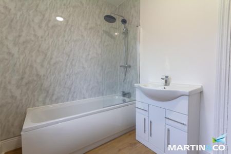 3 bedroom flat to rent - Photo 4