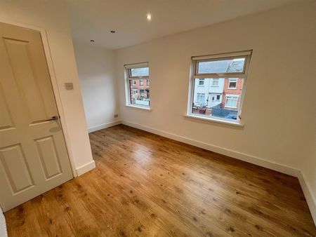 9 Sandbrook Park, - Photo 2