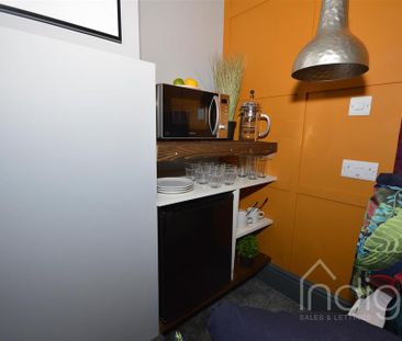 1 bedroom in a house share to rent - Photo 6