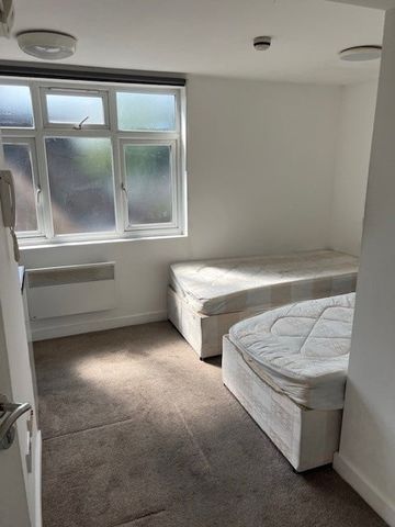 Studio Flat, Hendon Way, NW2 - Photo 2