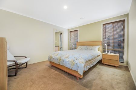 Family-Friendly Home with Solar Panels in an ideal location *Available 28/10/2025 - Photo 5