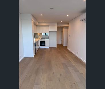 Modern 1 Bedroom Apartment in the Heart of Bankstown - Photo 3