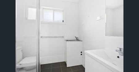 House-like granny flat offers privacy and large enclosed lawn - Photo 2