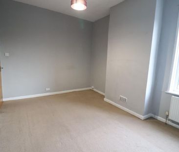 3 bedroom end of terrace house to rent - Photo 3