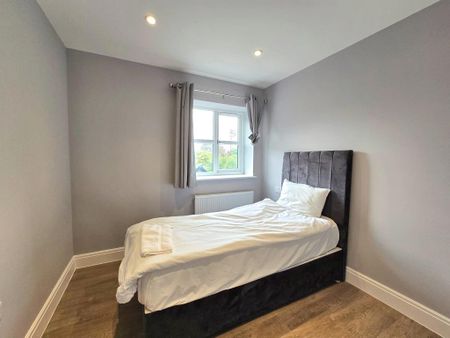 2 bedroom flat to rent - Photo 2