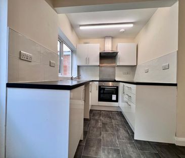 3 bedroom semi-detached house to rent - Photo 6