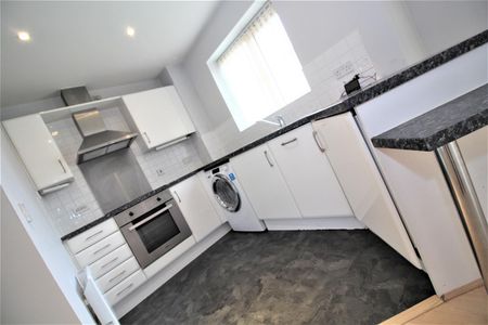 Cransley Close, Hamilton, Leicester, Leicestershire, LE5 1QQ - Photo 5