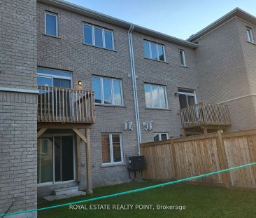 Condo Townhouse For Lease | E9010328 - Photo 2