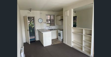 Bright North-Facing 1 Bedroom Apartment in Prime South Yarra Location - Photo 5