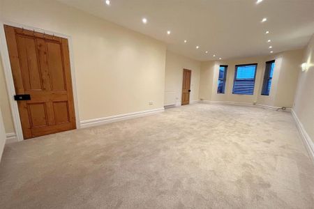 4 bedroom detached house to rent - Photo 3