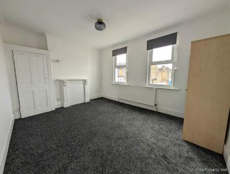 3 bedroom property to rent in London - Photo 5