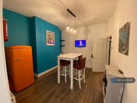 4 bedroom terraced house to rent - Photo 5