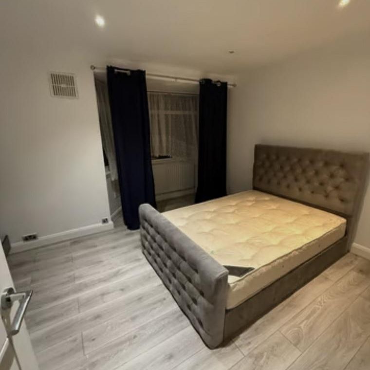 3 bedroom end of terrace house to rent - Photo 1