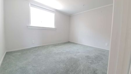 Affordable 3 bedroom- Water included - Photo 4