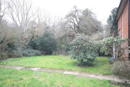 Carthouse Lane, Woking - Photo 5