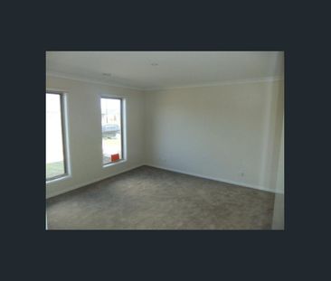 GORGEOUS FAMILY HOME!! - Photo 2