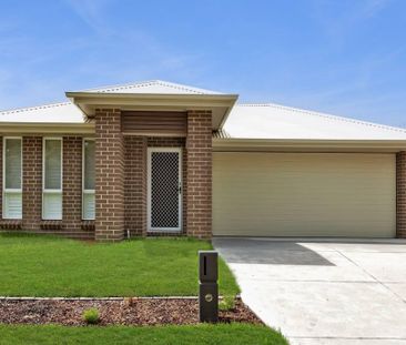 SPACIOUS LOW MAINTENANCE FAMILY LIVING - Photo 2