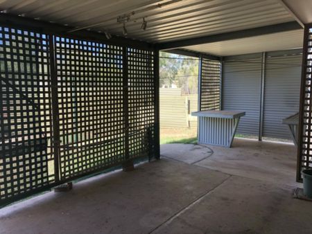 4 Bedroom, 2 Bathroom House in Larapinta with Outdoor Entertaining - Photo 2