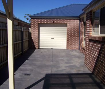 20 SASSAFRAS DRIVE, Sunbury, VIC 3429 - Photo 2