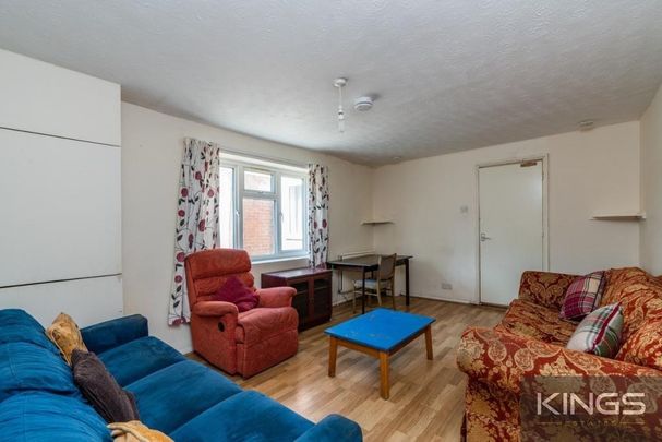 6 bedroom semi-detached house to rent - Photo 1