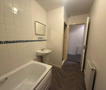 Flat to rent on - Photo 6