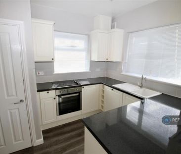 3 bedroom semi-detached house to rent - Photo 4