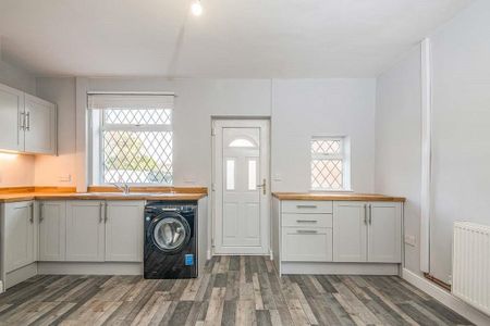 2 bedroom terraced house to rent - Photo 4