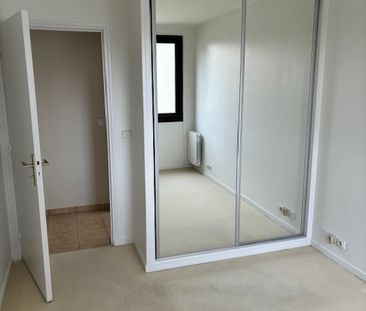 Location Appartement 3 pièces 62m² ST MAUR DES FOSSES 94100 - Photo 3