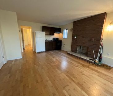 1-br Suite – 4050 Mcgill Street, Burnaby V5c 1m5 - Photo 1